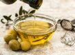 Olio extravergine di oliva italiano con foglie di ulivo - Frantoio Gentili Farnese