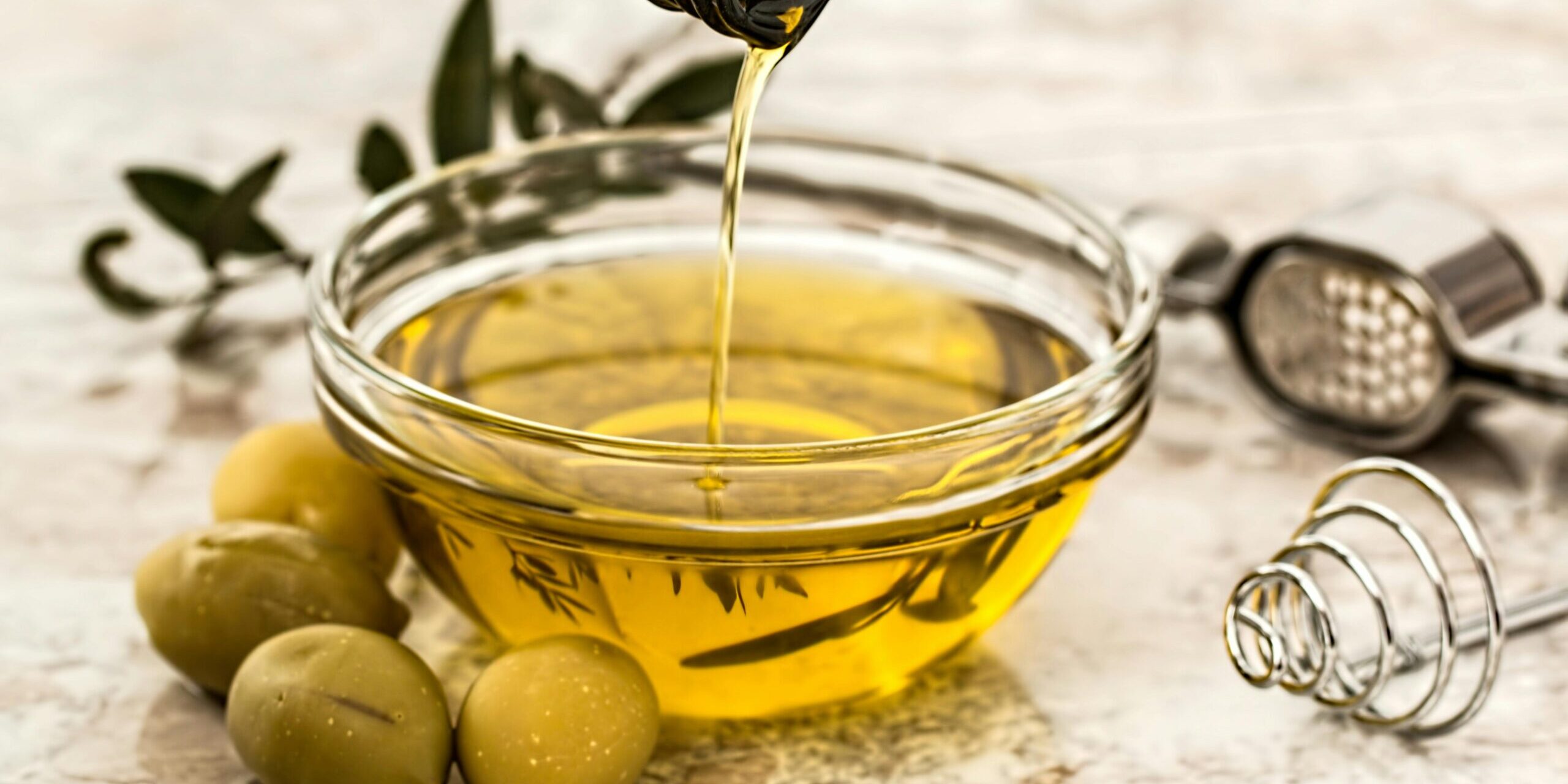 Olio extravergine italiano export mercati mondiali 2026 Olio extravergine di oliva italiano con foglie di ulivo - Frantoio Gentili Farnese
