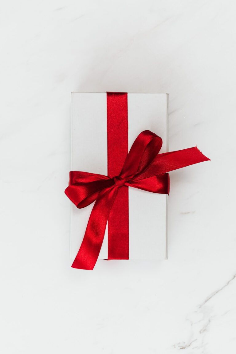 Confezione regalo elegante con fiocco rosso, idea regalo con olio extravergine di oliva italiano - Frantoio Gentili